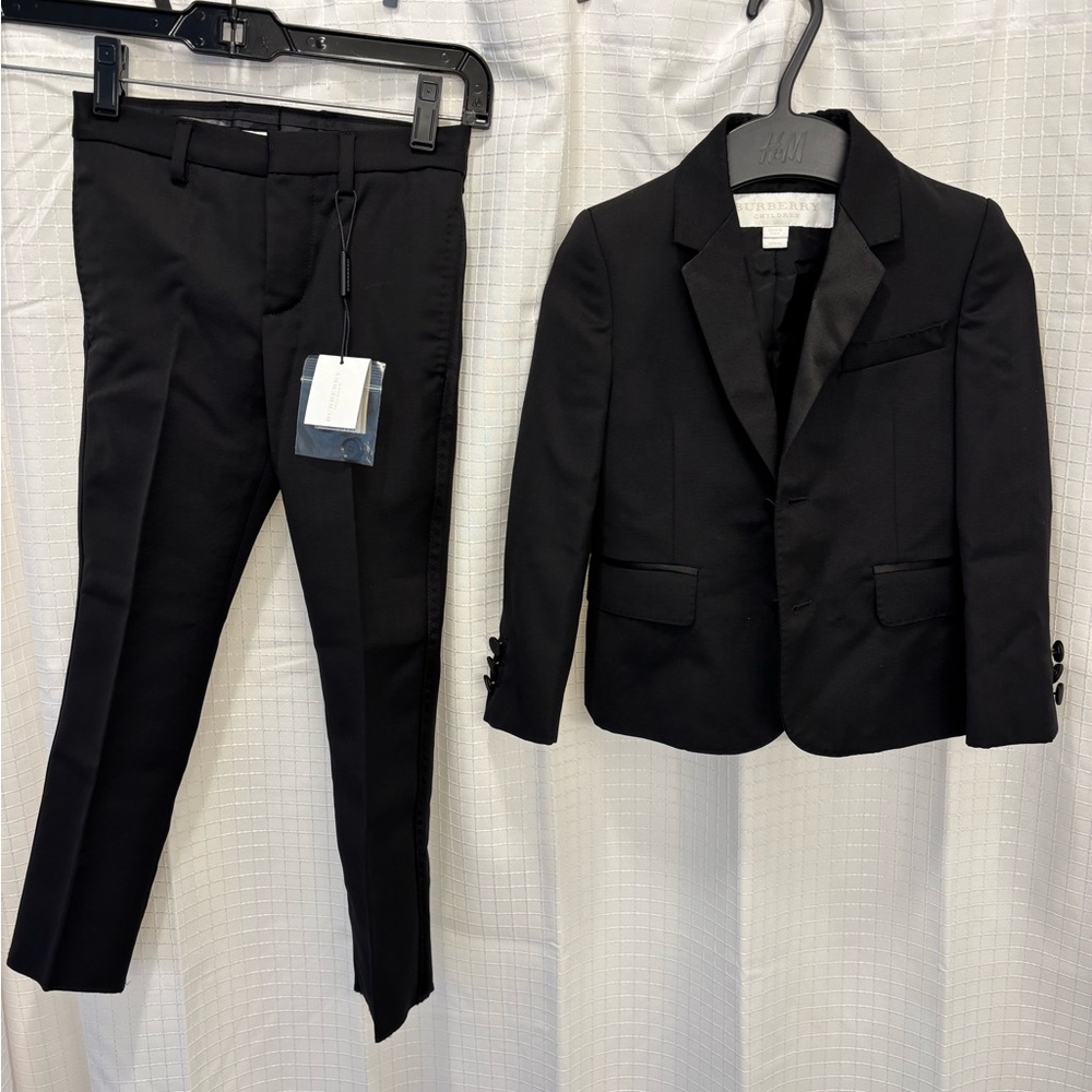 Burberry kids Tuxedo suit size 4y new with tags $1200